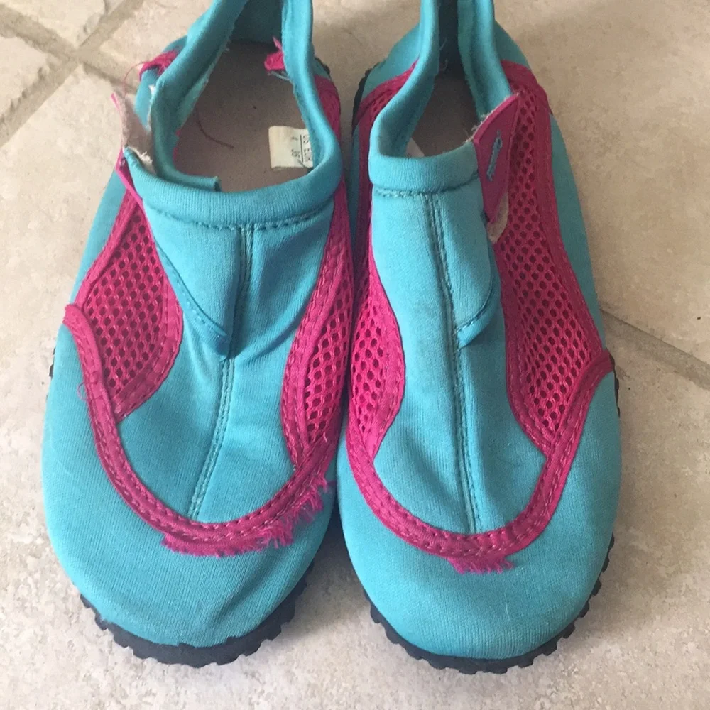 Fresko Water Shoes Size 4 Teal & Pink